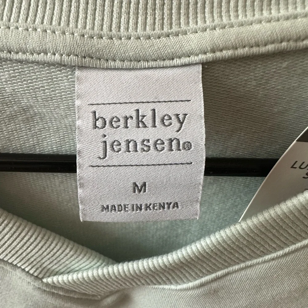 NWT pastel green lightweight sweatshirt, women’s Medium Berkeley Jensen